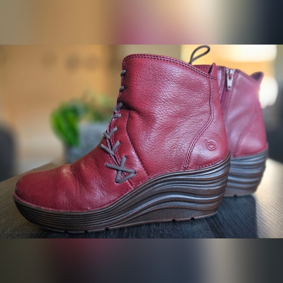 Women's Red Leather Ankle Boots - Picture 8 of 8